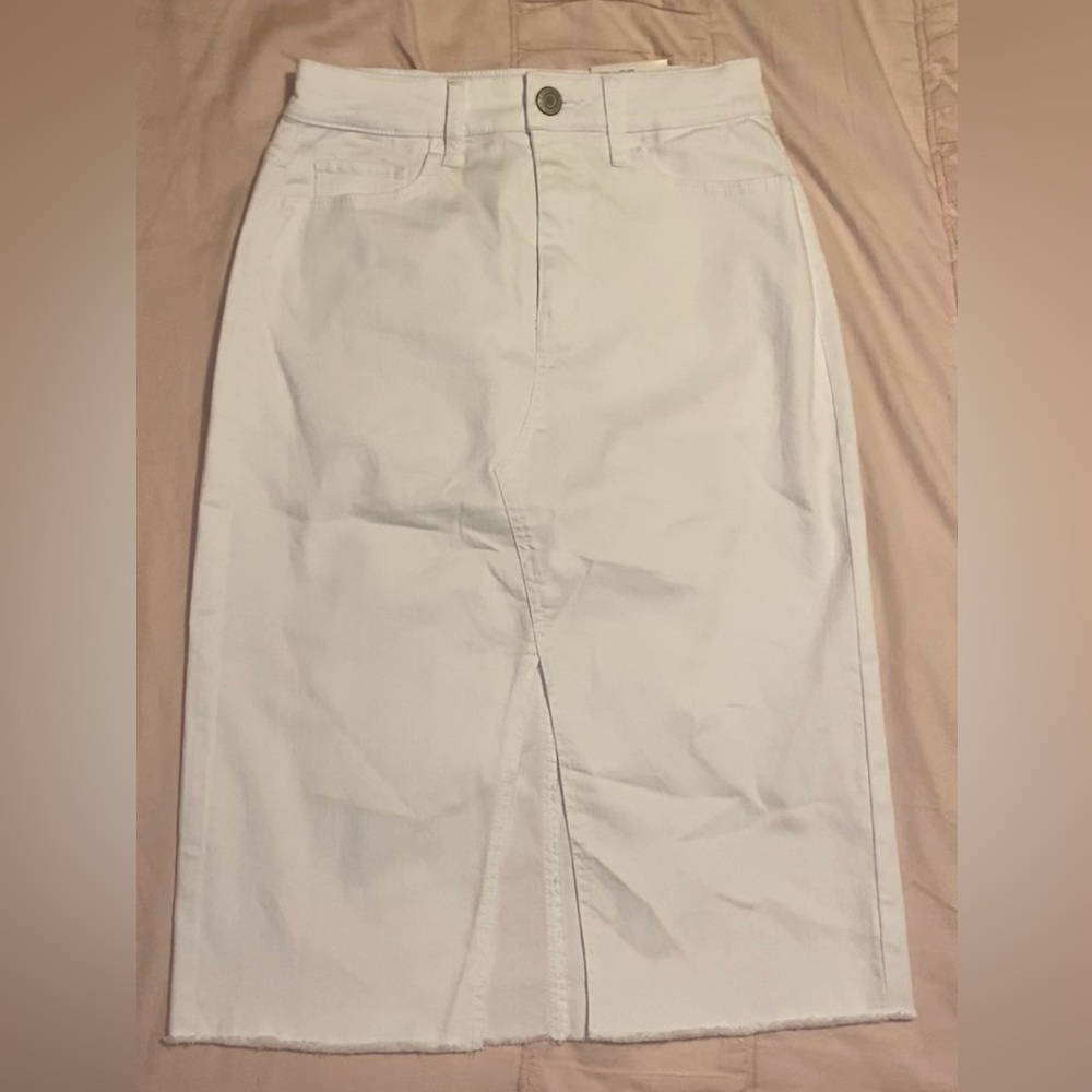 White denim skirt